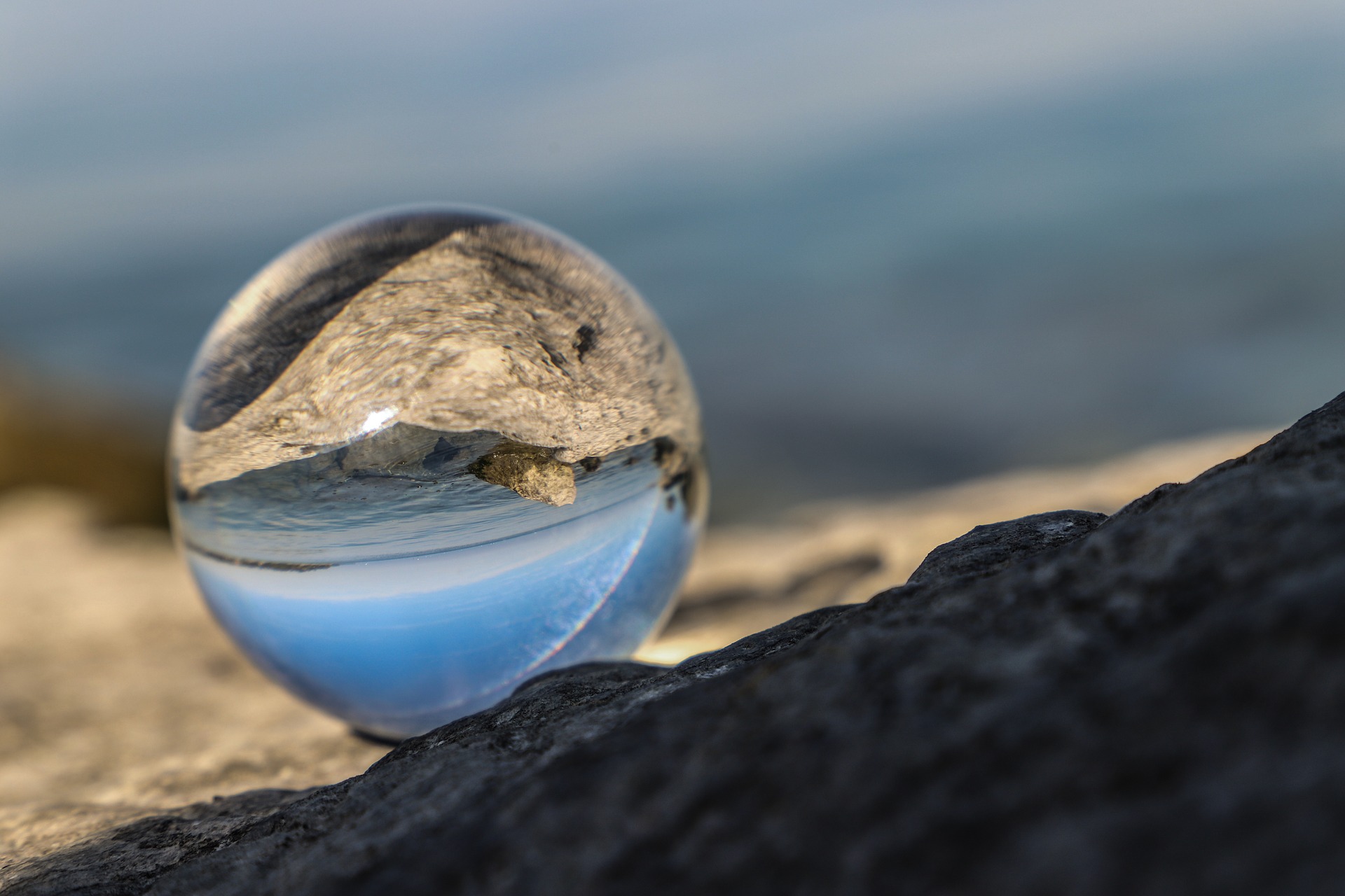 glass-ball-3966465_1920